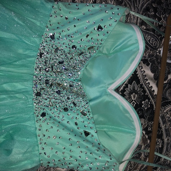 Prom/Banquet Dress - Picture 4 of 8